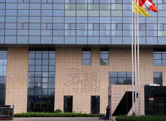 匯智榮商務樓做外牆玻璃清潔