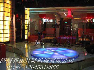 升降舞台（tái） 