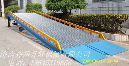 移動（dòng）式登車橋