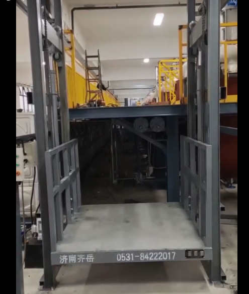 遼（liáo）寧葫蘆島承載2噸（dūn）液壓貨梯交付使用